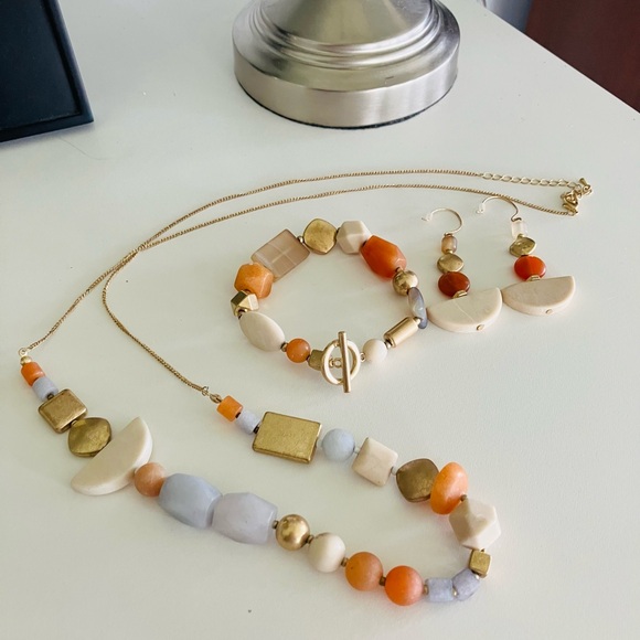 Jewelry Beautiful Necklace, Bracelet and Earrings set - Picture 12 of 16